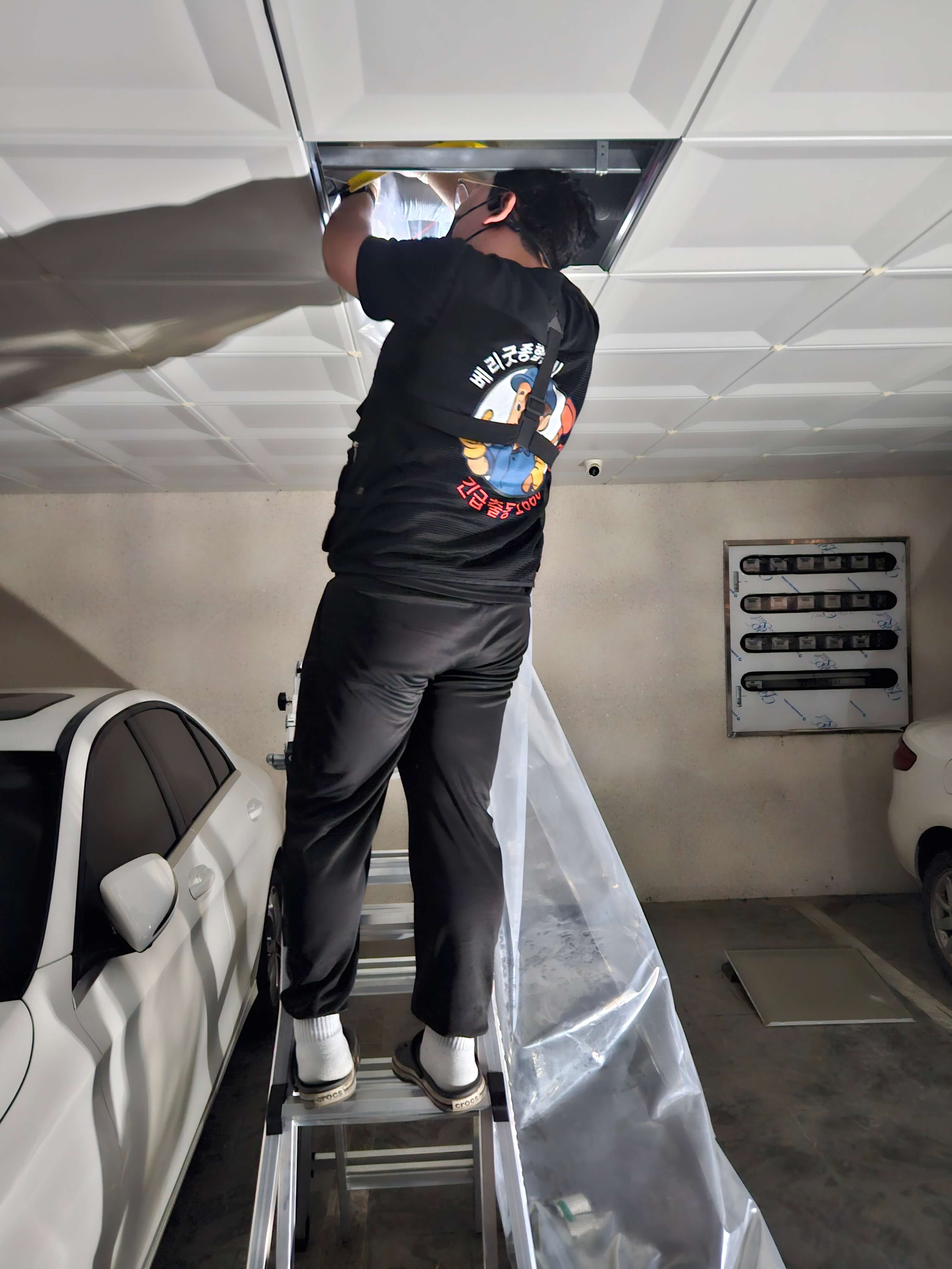 천정 배관 작업